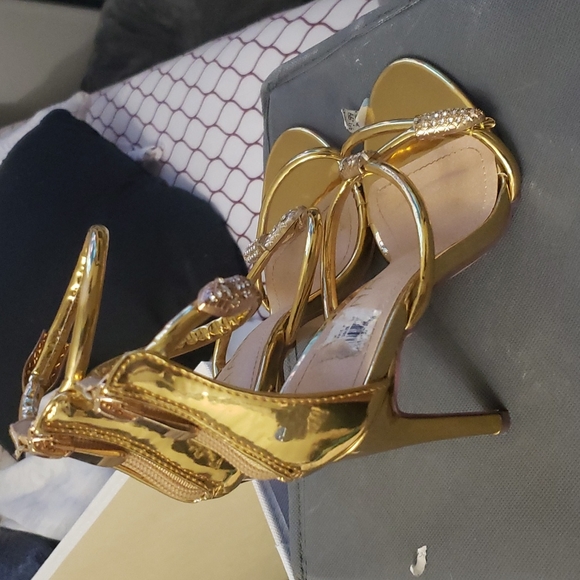 Shoes - Picture 3 of 5